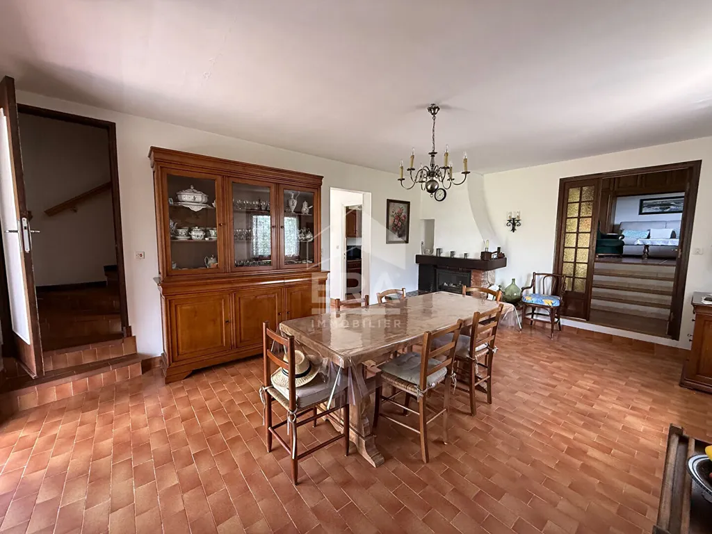 Salle à manger - Maison avec Piscine et Jardin à Saint-Maximin