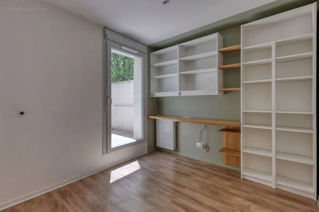 Bureau - Appartement avec terrasse et parking à Châtelet / Abbaye