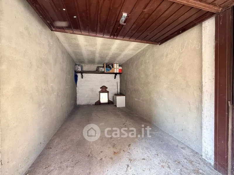 Garage - Three-Bedroom Flat with Balcony in Tortona