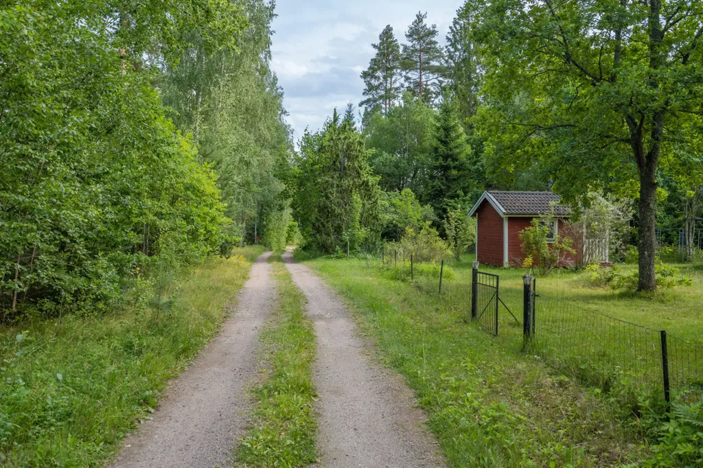 Extérieur - Unbuilt Plot with Views in Svärtinge