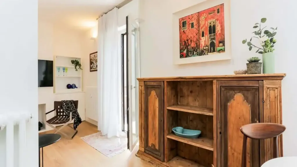 Elutuba - Modern Studio with Balcony in Milan