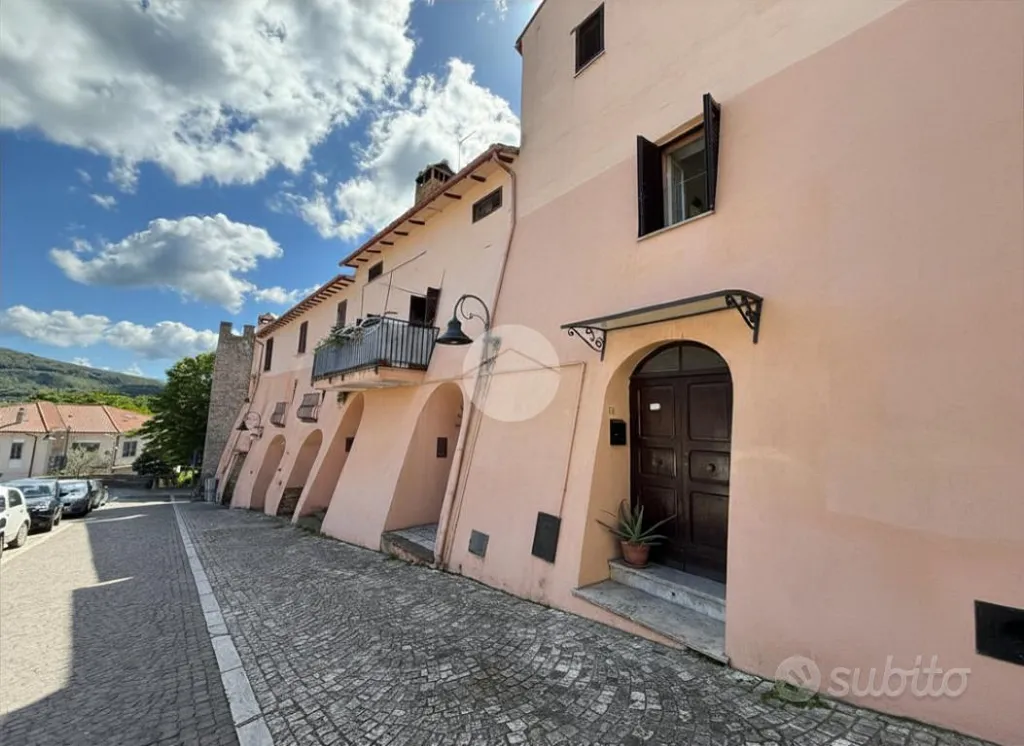 Välivaade - Quadruplex with Balcony in Montebuono Historic Centre