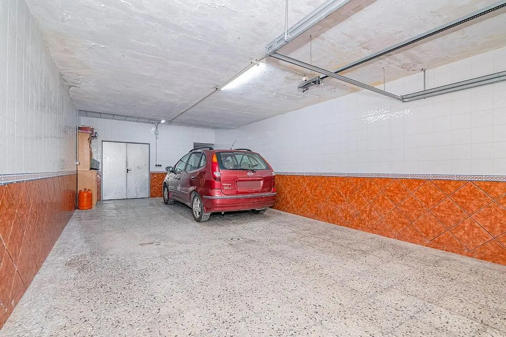 Garage - Chalet with Pool and Terrace in Órgiva
