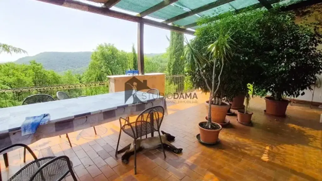 Terrazza - Villa with Extensive Land in Collebeato
