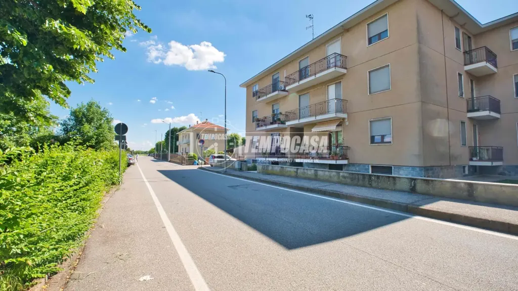 Välivaade - Bright 2-Bedroom Apartment with Balcony in Cameri