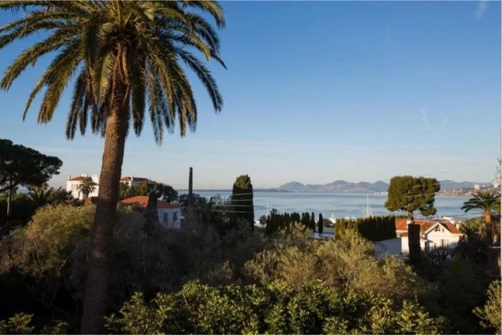 Provencal Villa with Heated Pool in Antibes