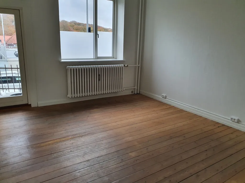 Pièces - 2-Bed Flat with Balcony in City Centre