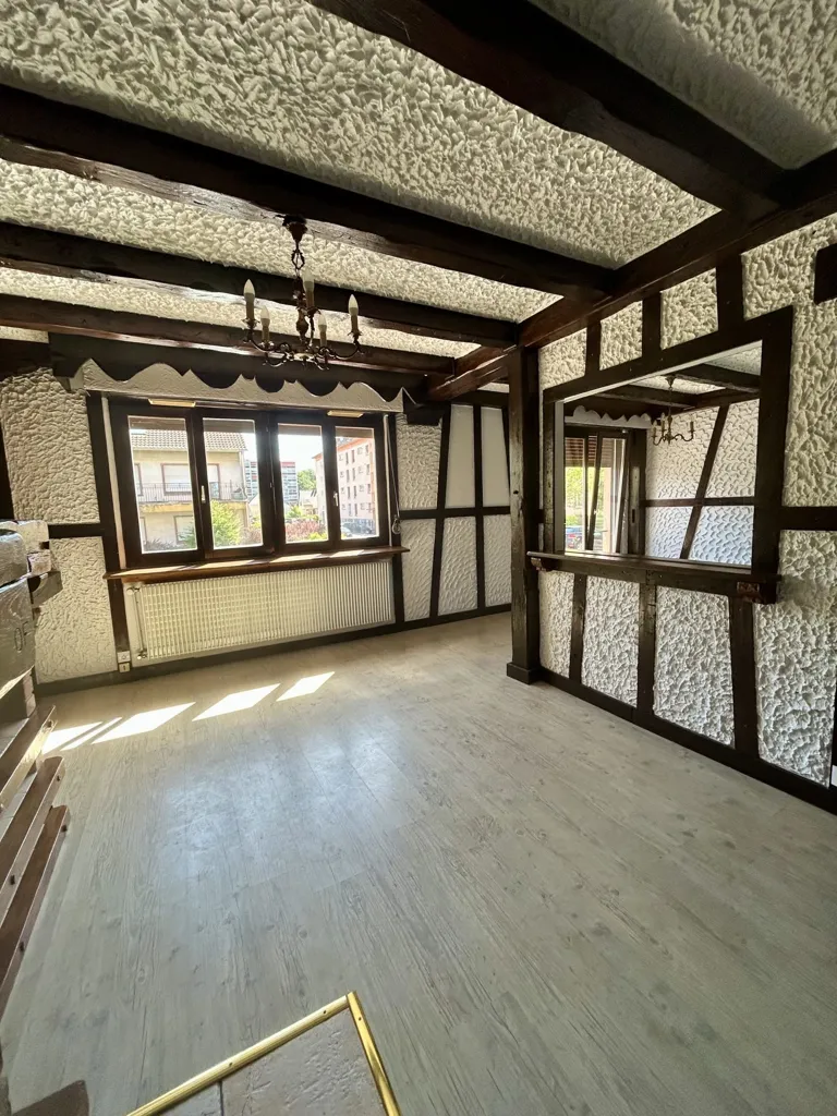 Elutuba - 3-Bedroom Flat with Courtyard View in Lingolsheim