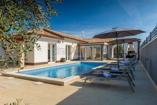 Piscina - Modern Bungalow with Pool in Ližnjan