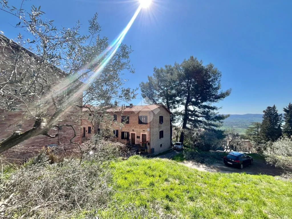 Välivaade - Trilocale with Veranda in Assisi