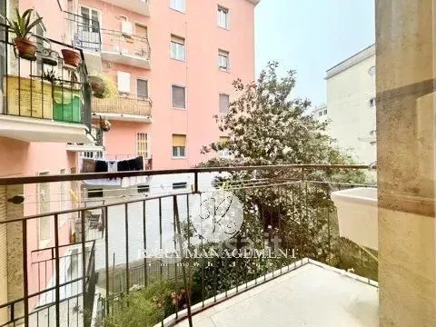 Rõdu - Centralised Apartment with Four Balconies in Ancona