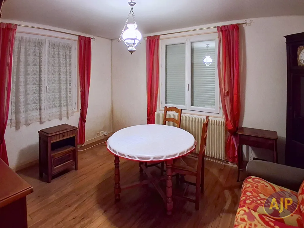 Söögituba - 3-Bedroom House with Garden in Saintes Rive Droite