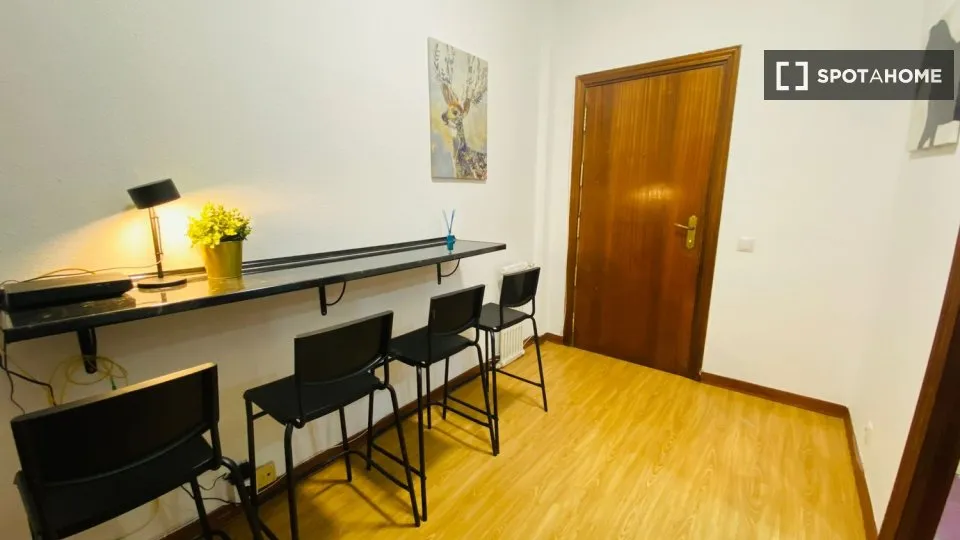 Söögituba - Shared Flat with Ascender in Niño Jesús, Madrid