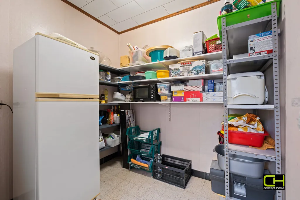 Utility Room - Spacious House with West-Facing Garden in Zomergem