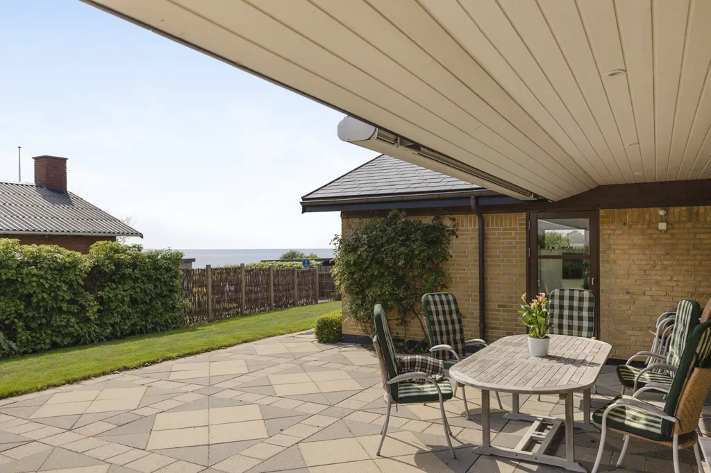 Terrasse - Fenced Villa with Garden in Korsør