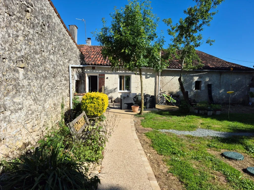 Jardin - Maison Rénovée avec Dépendances au Calme à Bords