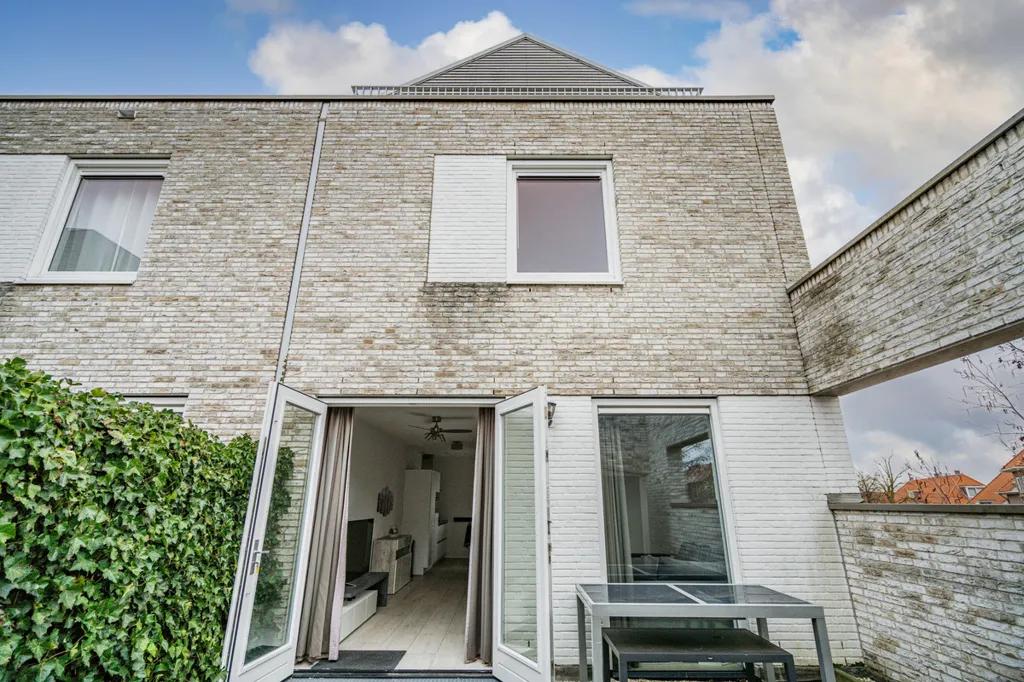 Exterior - Corner Apartment with Extra Mezzanine in Leiden