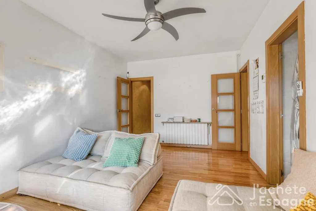 Elutuba - Apartment with East-Facing Terraces in Gavà