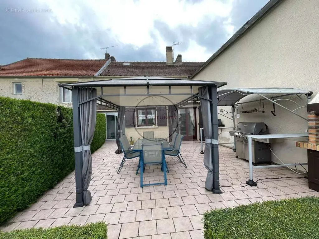 Terrass - Villa with Pool in Rebais