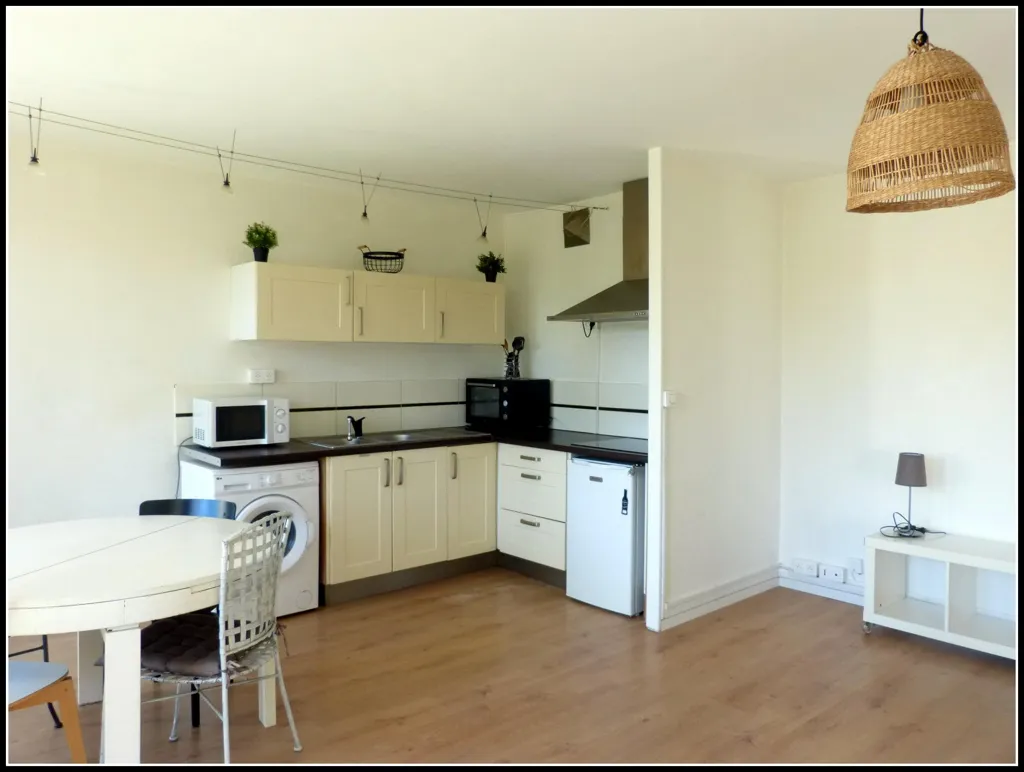 Cuisine - Appartement T2 avec Balcon à Pau