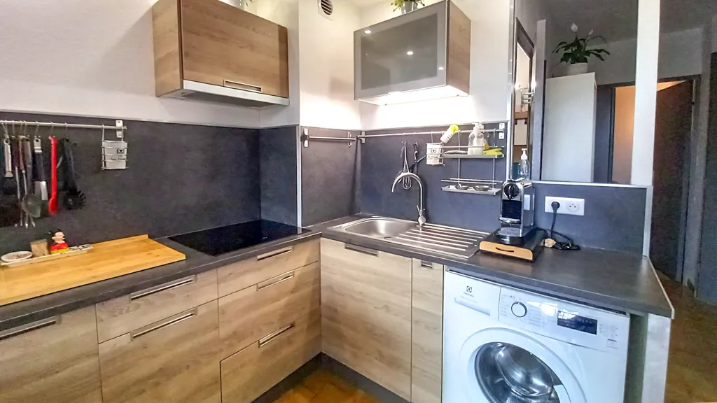 Köök - Renovated 3-Piece Apartment with Balcony in Miramar