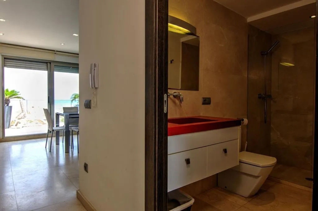 Bagni - Beachfront Villa with Sea Views in Oliva Nova
