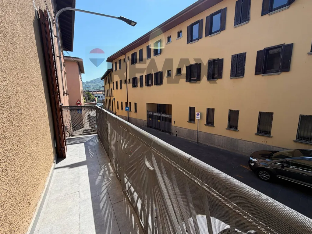 Balkon - Renovated Apartment with Balcony in Gorlago