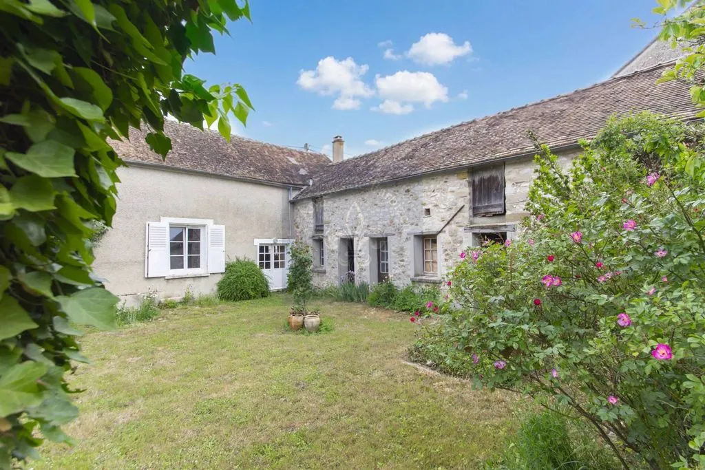 Aed - Farmhouse to Restore with Barns in Fontainebleau