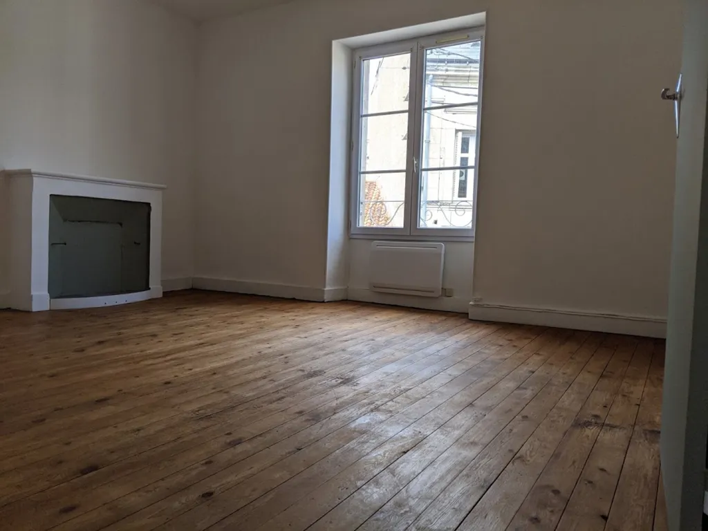 Toad - Double Immeuble with 12 Apartments in Poitiers Centre