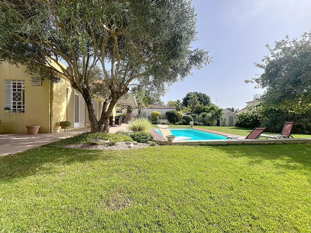 Piscine - Maison avec Piscine et Terrasse à LAGORD