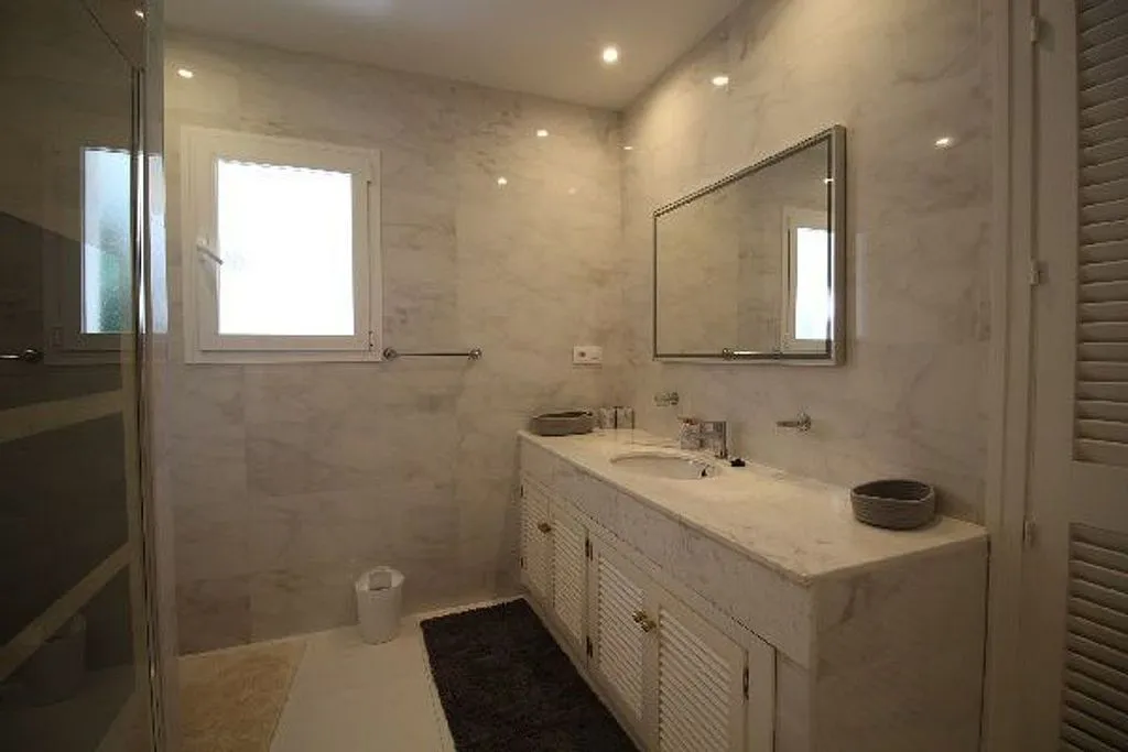Bathrooms - Luxury Apartment with Pool in Puerto Banús