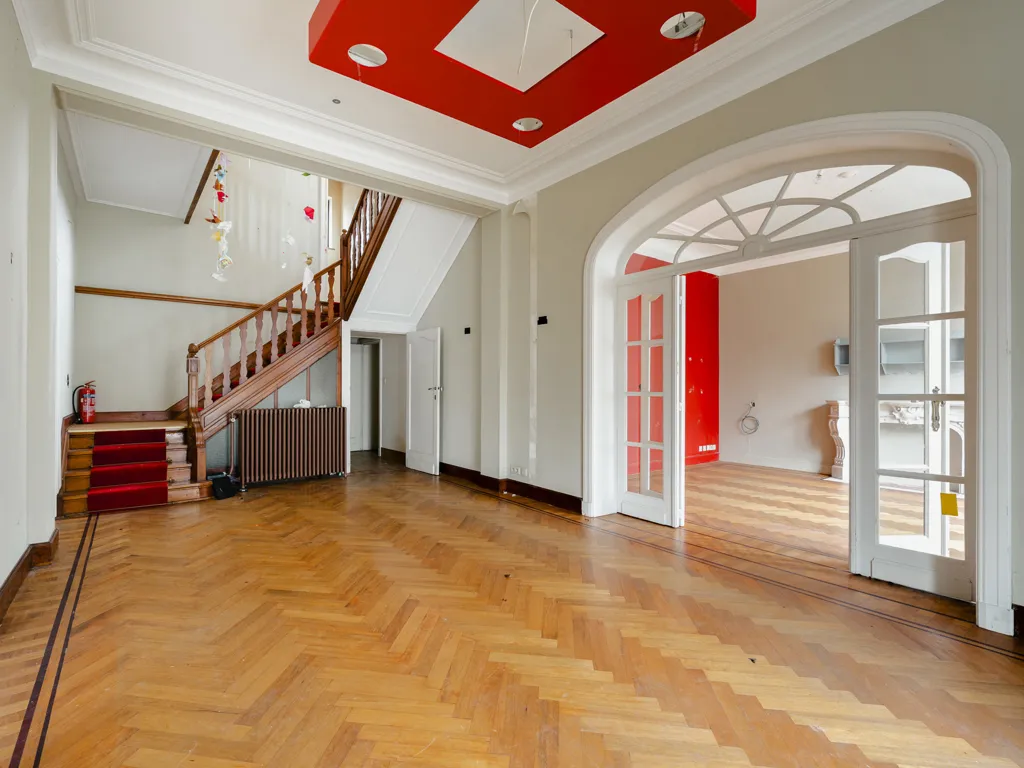 hallway_entrance