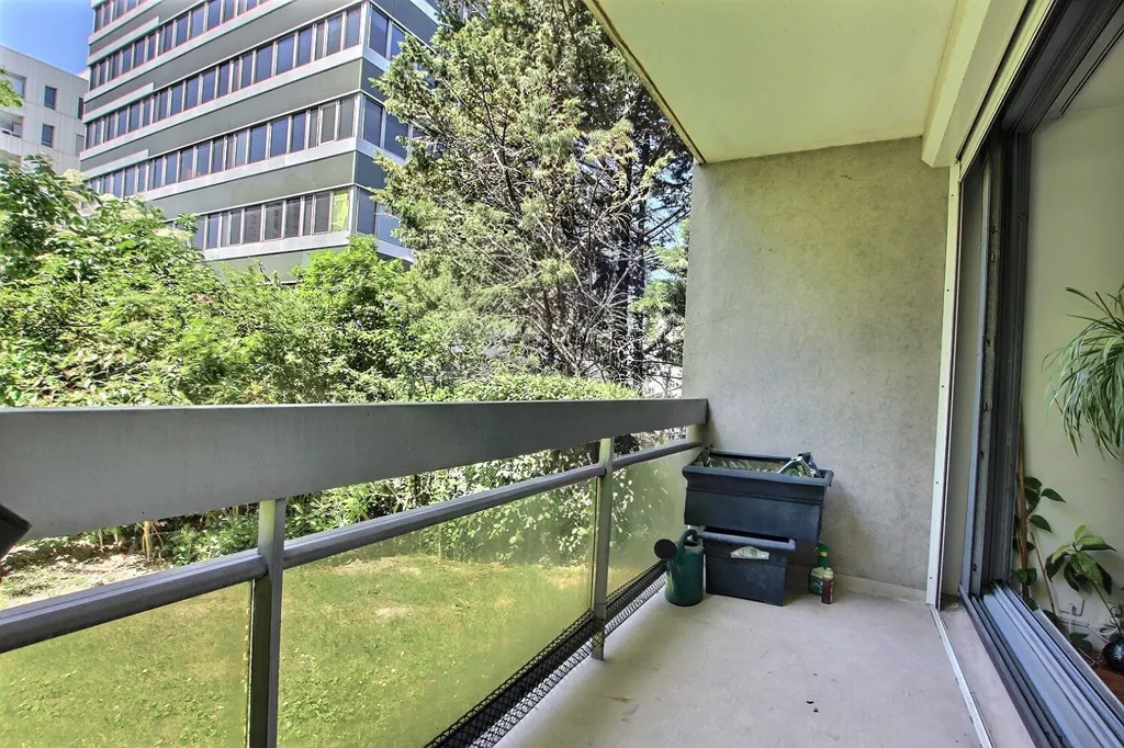 Balcone - West-Facing Flat with Balcony in Pantin