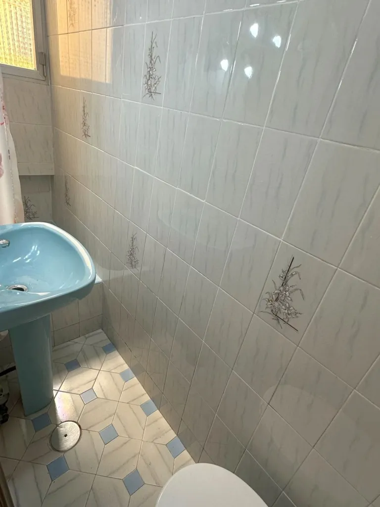 Vannitoad - 2-Bedroom Flat with High Ceilings in Adelfas