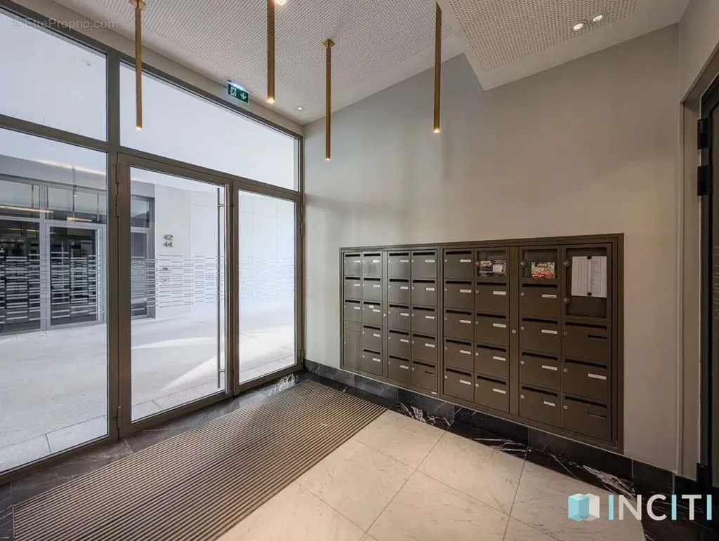Esik - Grand Studio with Panoramic View in Issy-les-Moulineaux