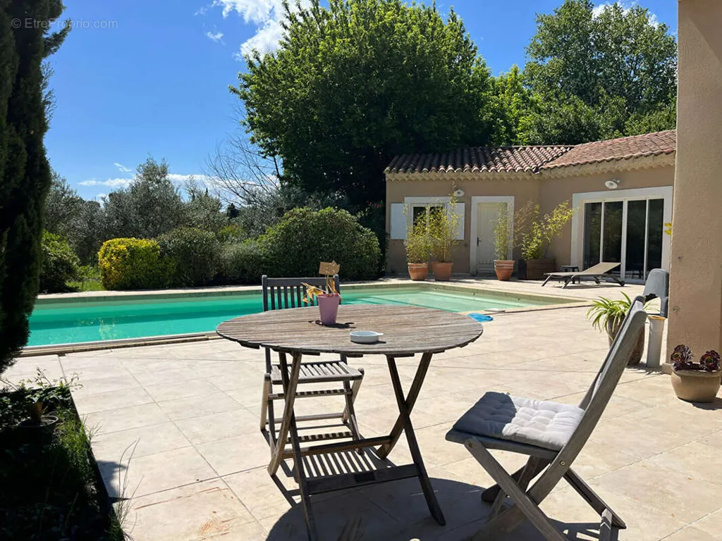 Bassein - House with Pool and Garden in Noves