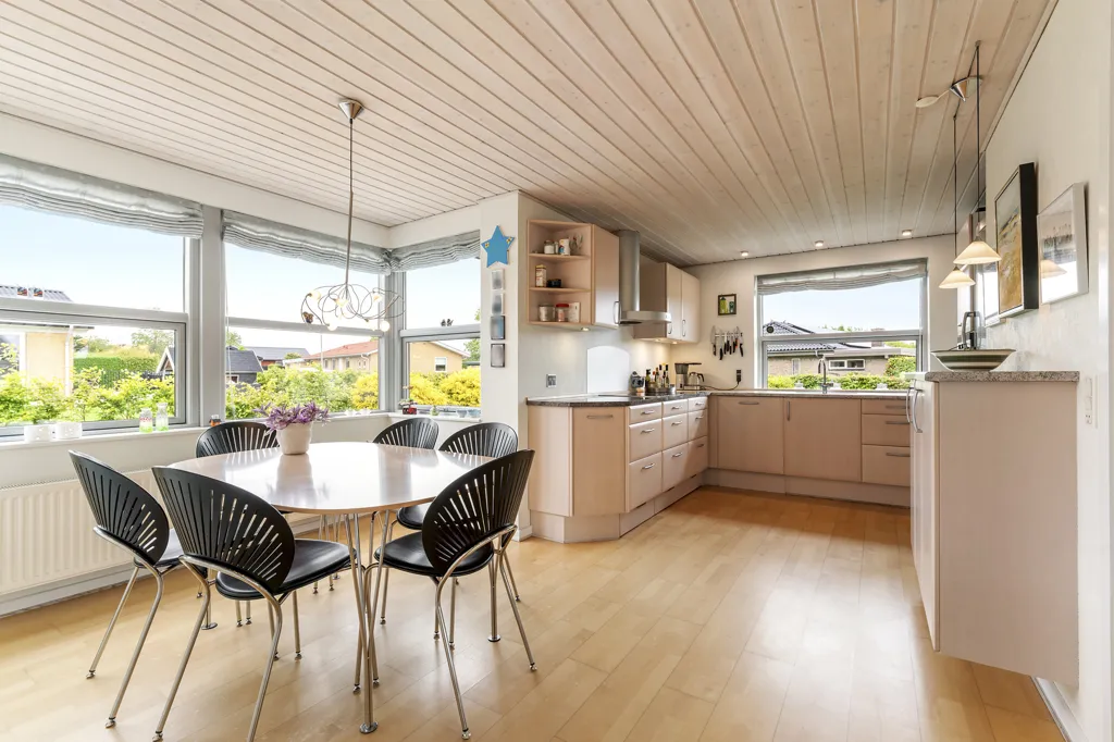 Dining Room - Modernised Villa with Garden in Linde