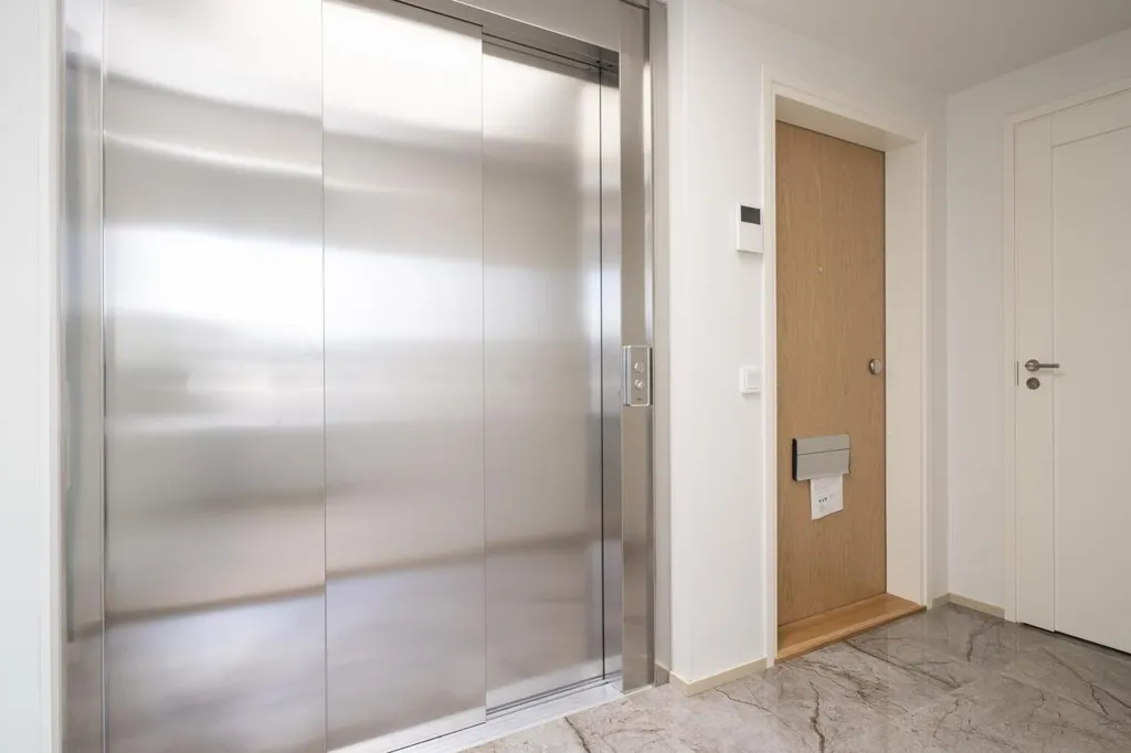 hallway_entrance