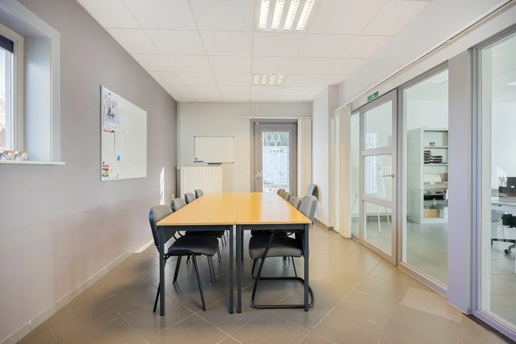 Studio - Commercial Building with Parking in Ronse