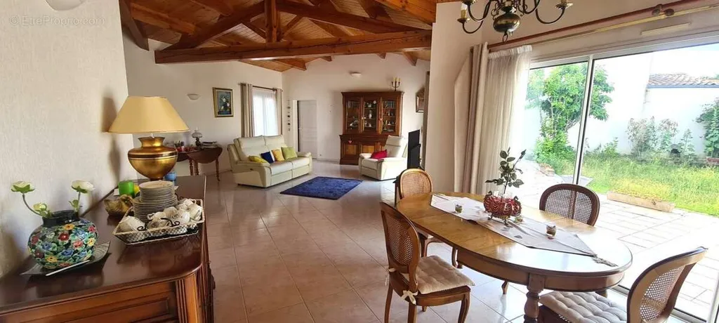 Sala da pranzo - Villa with South-Facing Terrace in Perigny