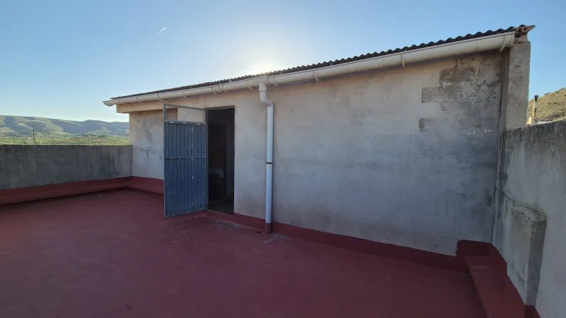 Terrass - Three-Storey Townhouse with Balconies in Antella
