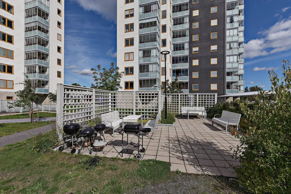 Aed - Apartment with South-Facing Balcony in Umeå