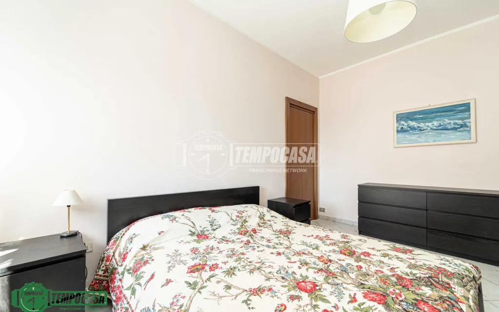 Dormitorios - Bright 2-Bedroom Apartment with Balcony in Milan