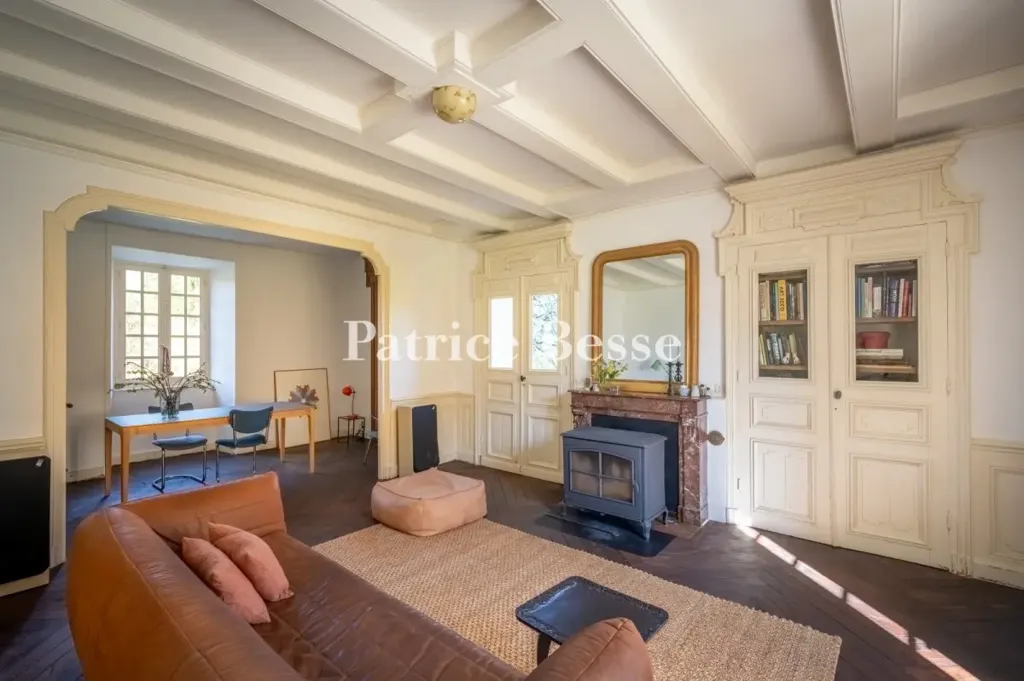 Séjour - Manoir du 17e s. avec Dépendances en Corrèze