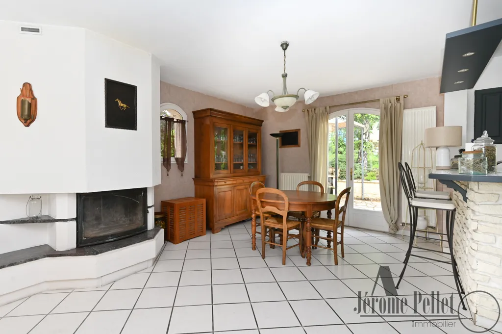 Söögituba - Semi-Basement House with Panoramic View in Communay