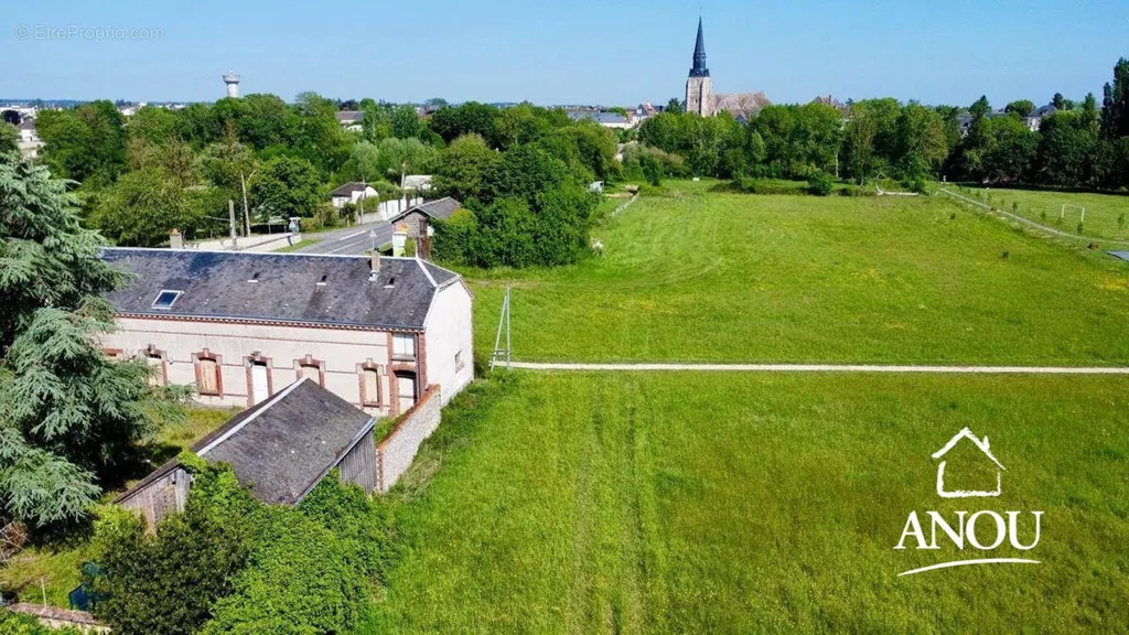 Vue aérienne - Propriété de Charme sur 2 Hectares à Yèvres