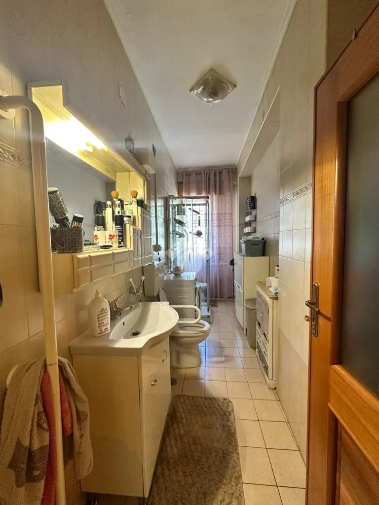 Vannitoad - Three-Bedroom Apartment with Balcony in Crotone