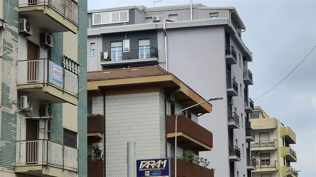 Välivaade - Spacious Apartment with Balconies in Cosenza