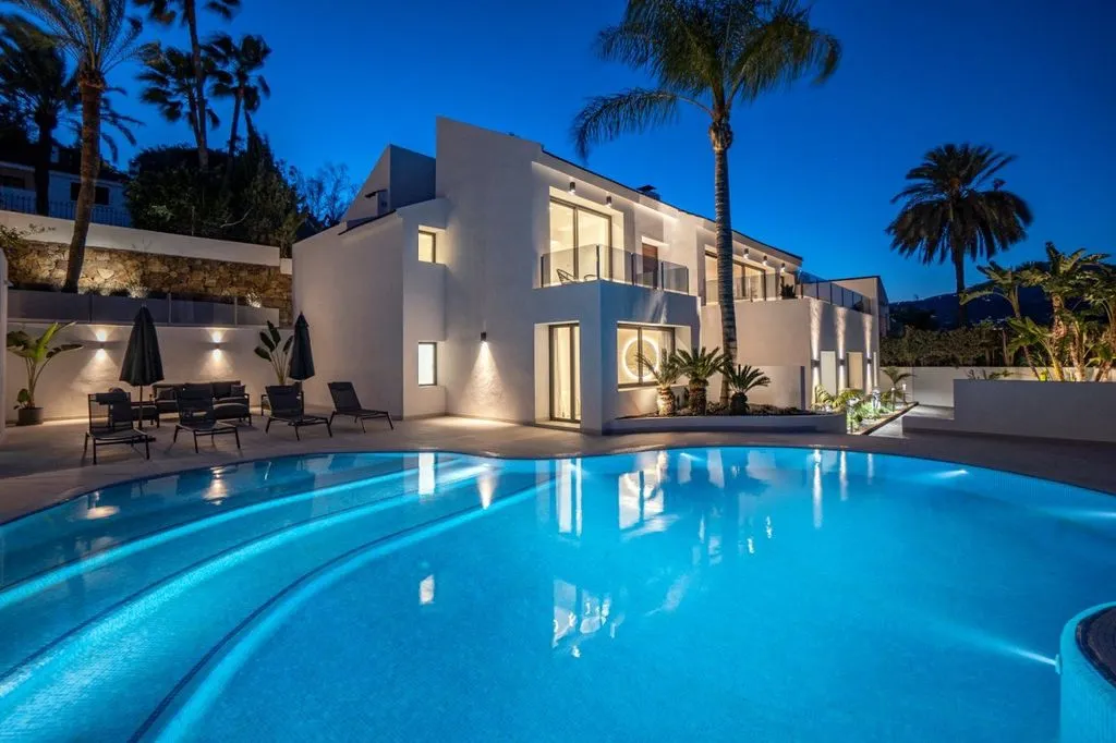 Piscine - Luxury Villa with Mountain Views in Marbella