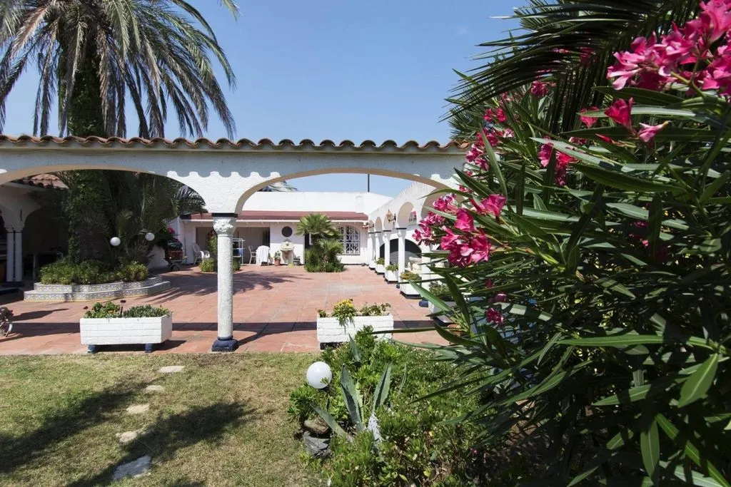 Jardin - Luxury Detached House with Mooring in Empuriabrava